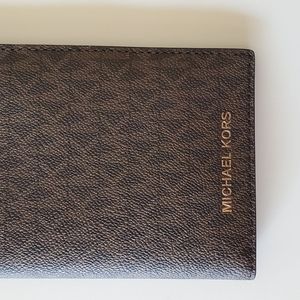 Michael kors passport holder